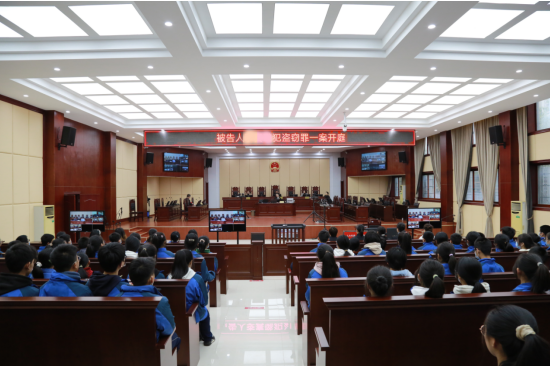 庭审变法治课堂，护“未”成长零距离！