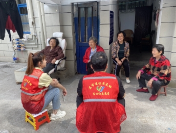 “板凳会”上聚民意，“邻里夜谈”解民忧